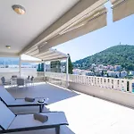 Penthouse Vis A Vis
